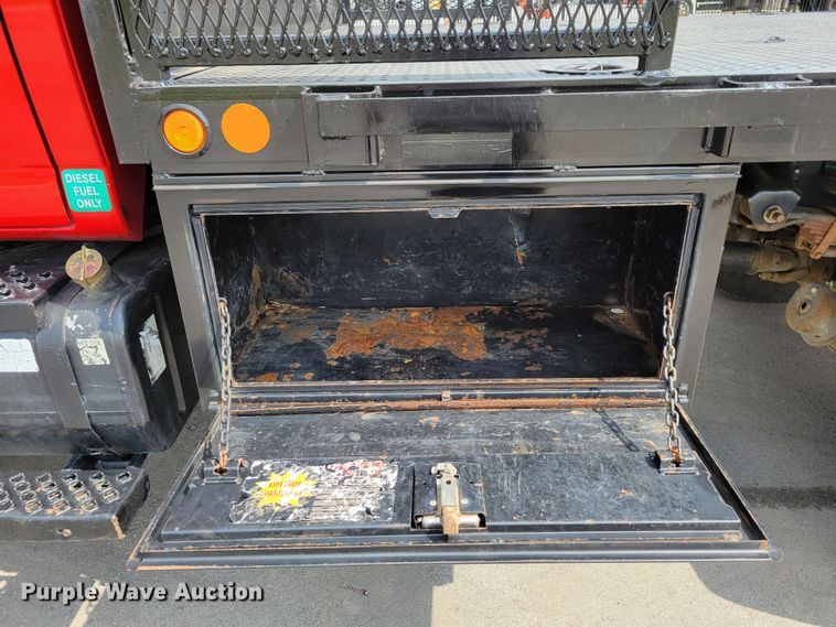 image for item DM8011 2004 Chevrolet C7500  Crew Cab flatbed truck