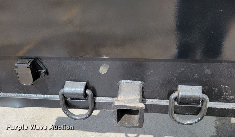 image for item DM8011 2004 Chevrolet C7500  Crew Cab flatbed truck