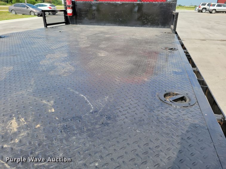 image for item DM8011 2004 Chevrolet C7500  Crew Cab flatbed truck