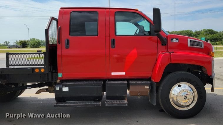 image for item DM8011 2004 Chevrolet C7500  Crew Cab flatbed truck