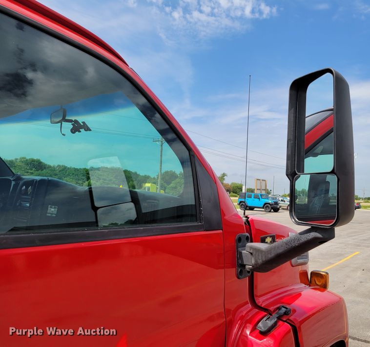 image for item DM8011 2004 Chevrolet C7500  Crew Cab flatbed truck