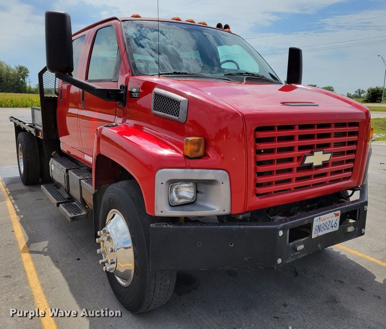 image for item DM8011 2004 Chevrolet C7500  Crew Cab flatbed truck