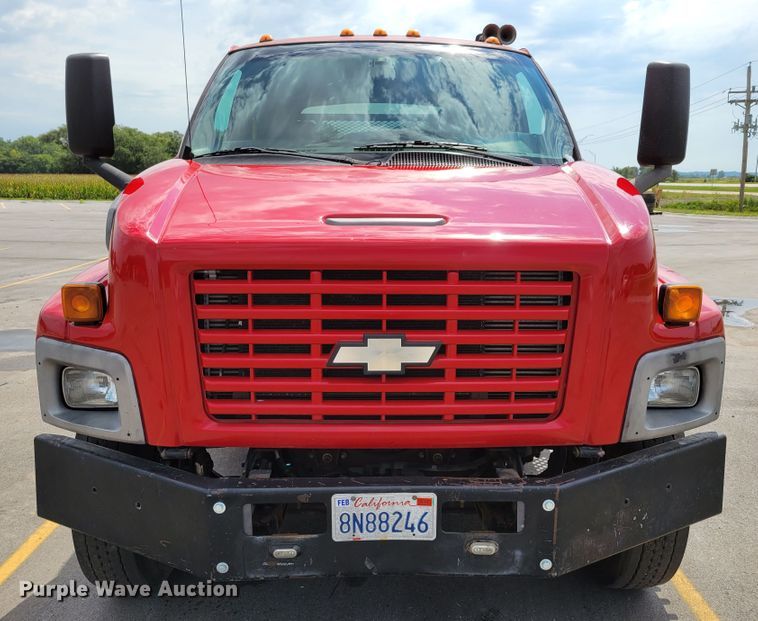 image for item DM8011 2004 Chevrolet C7500  Crew Cab flatbed truck