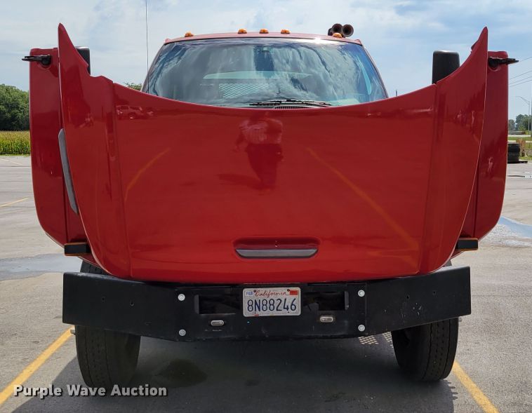 image for item DM8011 2004 Chevrolet C7500  Crew Cab flatbed truck