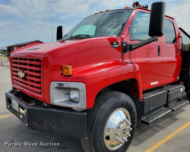 image for item DM8011 2004 Chevrolet C7500  Crew Cab flatbed truck