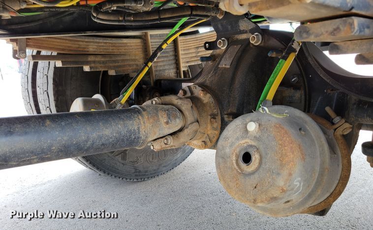 image for item DM8011 2004 Chevrolet C7500  Crew Cab flatbed truck