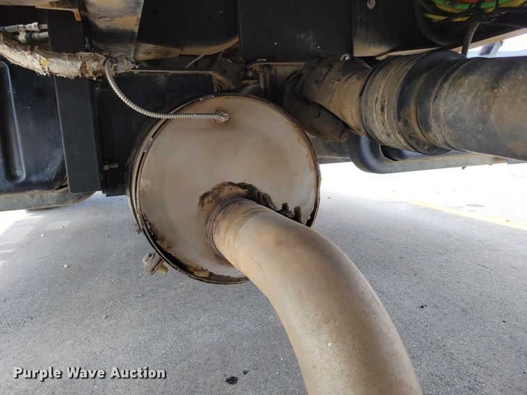 image for item DM8011 2004 Chevrolet C7500  Crew Cab flatbed truck