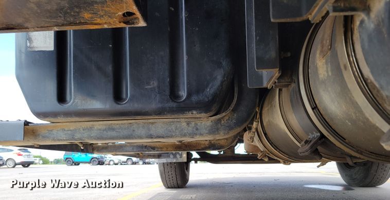 image for item DM8011 2004 Chevrolet C7500  Crew Cab flatbed truck