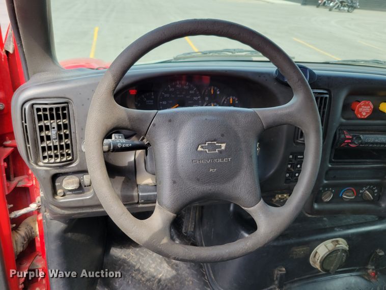 image for item DM8011 2004 Chevrolet C7500  Crew Cab flatbed truck