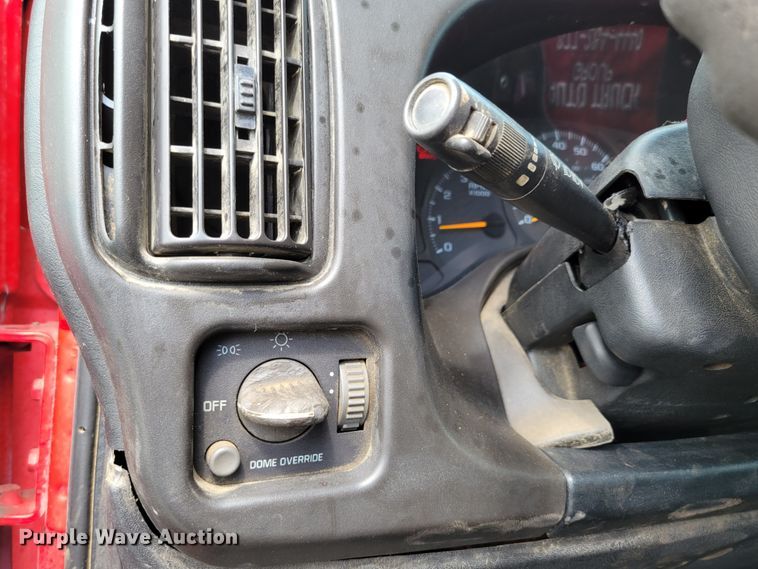 image for item DM8011 2004 Chevrolet C7500  Crew Cab flatbed truck