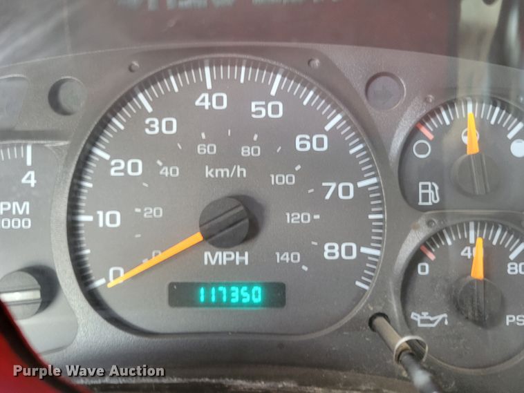 image for item DM8011 2004 Chevrolet C7500  Crew Cab flatbed truck