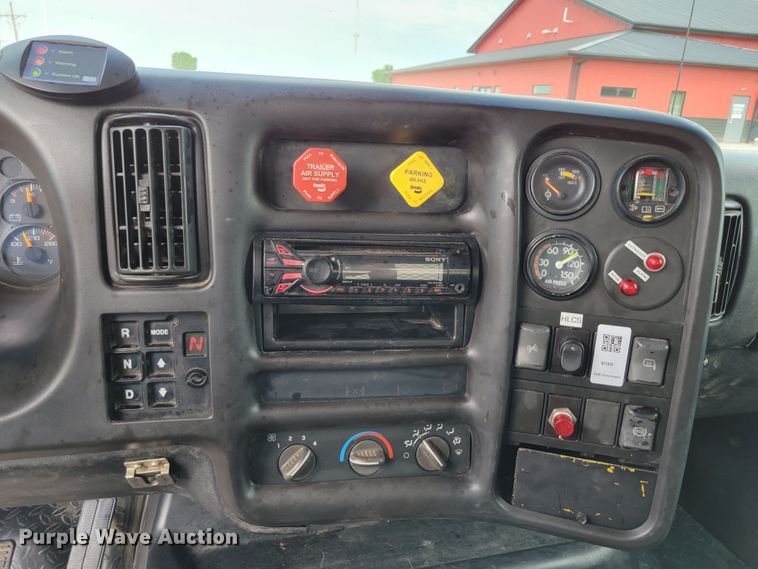 image for item DM8011 2004 Chevrolet C7500  Crew Cab flatbed truck