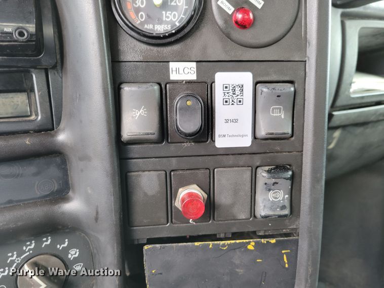 image for item DM8011 2004 Chevrolet C7500  Crew Cab flatbed truck