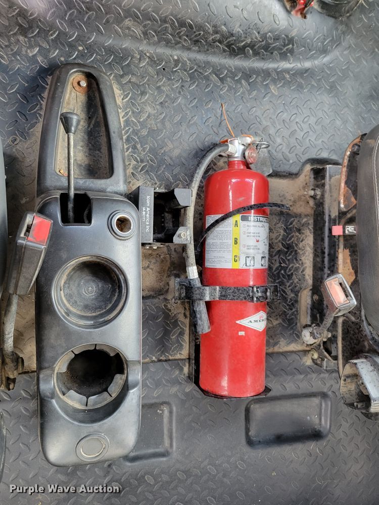 image for item DM8011 2004 Chevrolet C7500  Crew Cab flatbed truck