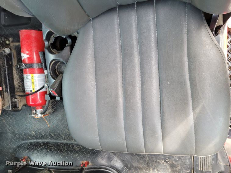 image for item DM8011 2004 Chevrolet C7500  Crew Cab flatbed truck