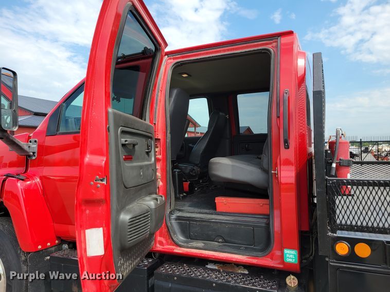 image for item DM8011 2004 Chevrolet C7500  Crew Cab flatbed truck