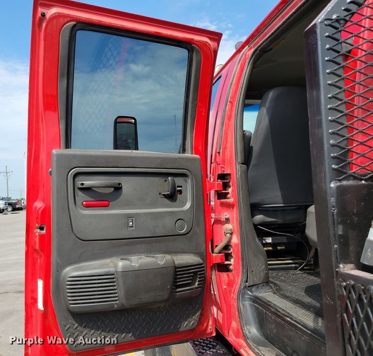 image for item DM8011 2004 Chevrolet C7500  Crew Cab flatbed truck
