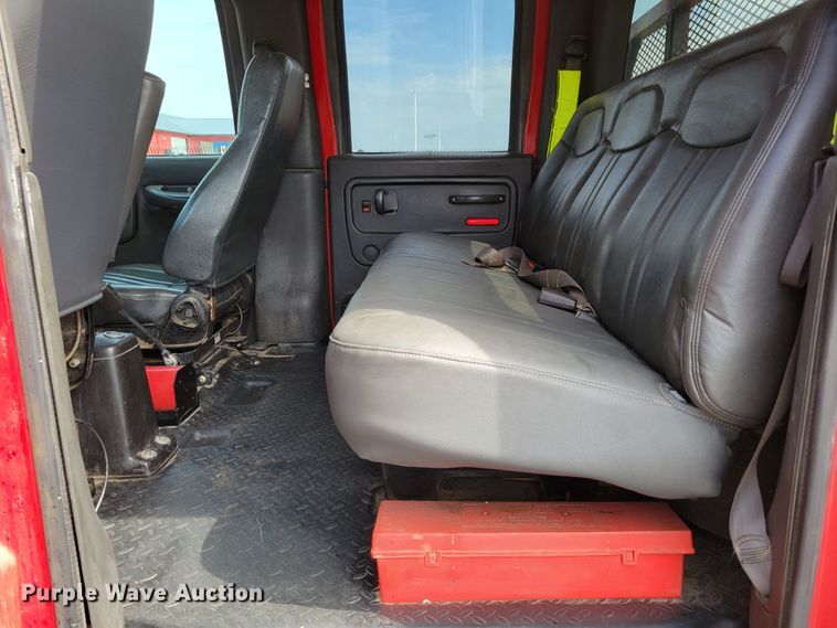 image for item DM8011 2004 Chevrolet C7500  Crew Cab flatbed truck