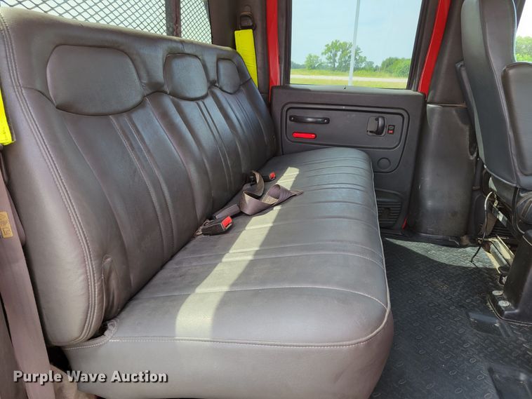 image for item DM8011 2004 Chevrolet C7500  Crew Cab flatbed truck