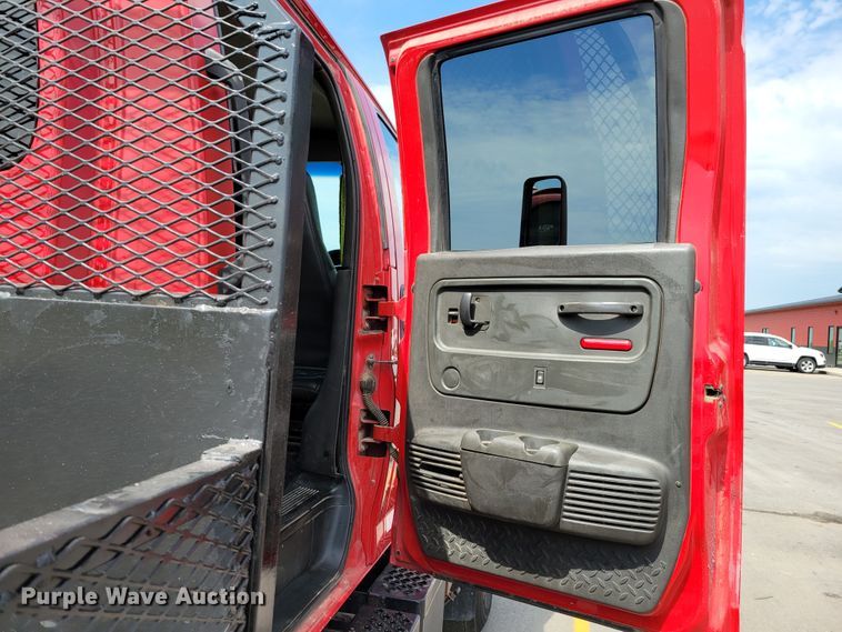 image for item DM8011 2004 Chevrolet C7500  Crew Cab flatbed truck