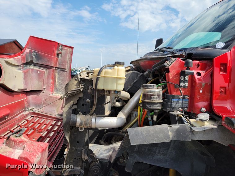 image for item DM8011 2004 Chevrolet C7500  Crew Cab flatbed truck