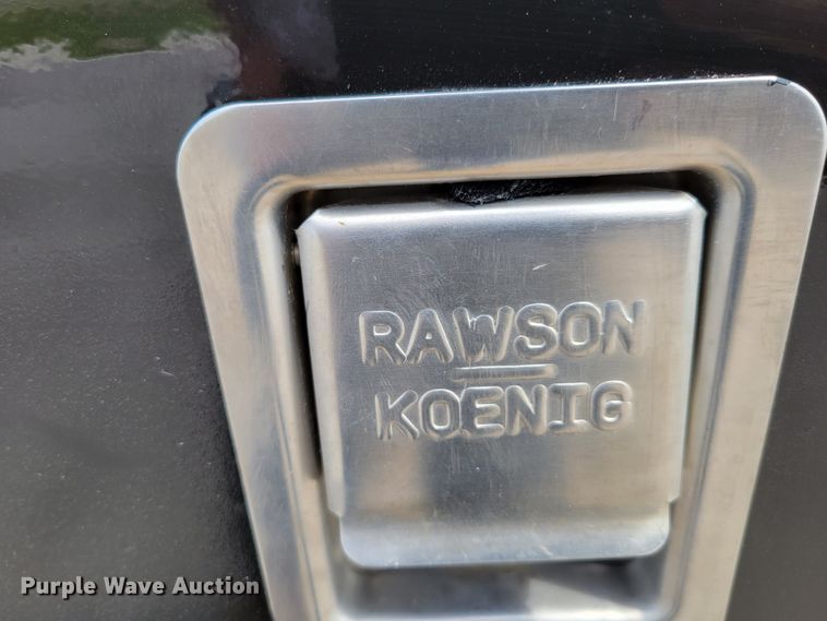 image for item DM8011 2004 Chevrolet C7500  Crew Cab flatbed truck