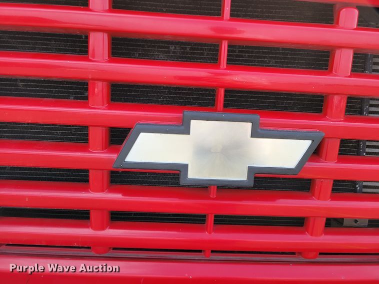 image for item DM8011 2004 Chevrolet C7500  Crew Cab flatbed truck