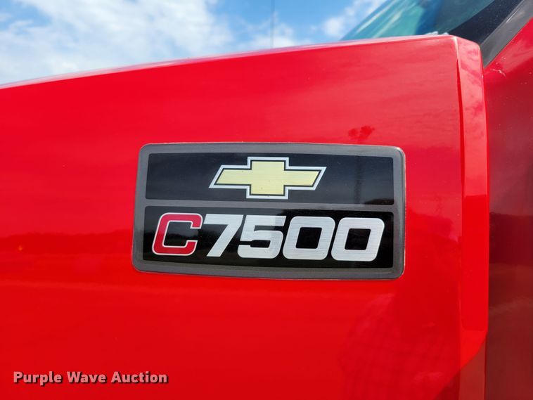 image for item DM8011 2004 Chevrolet C7500  Crew Cab flatbed truck