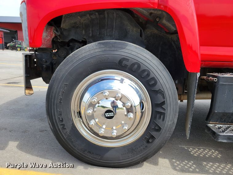 image for item DM8011 2004 Chevrolet C7500  Crew Cab flatbed truck