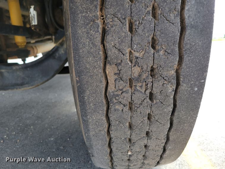 image for item DM8011 2004 Chevrolet C7500  Crew Cab flatbed truck