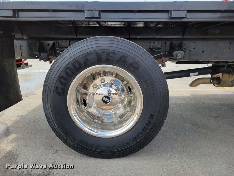 image for item DM8011 2004 Chevrolet C7500  Crew Cab flatbed truck