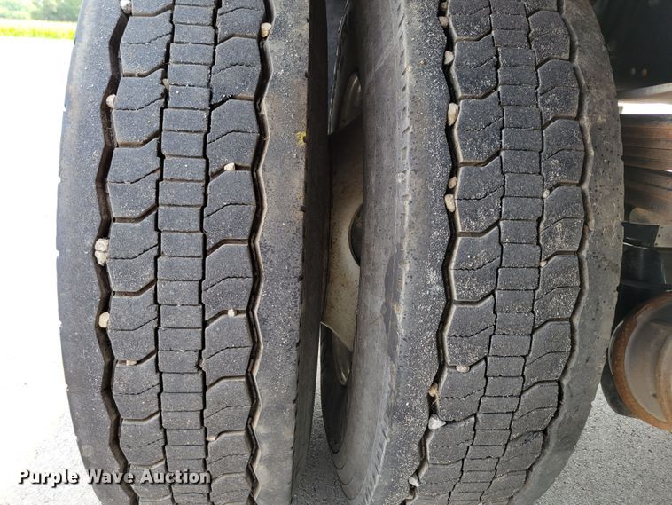 image for item DM8011 2004 Chevrolet C7500  Crew Cab flatbed truck