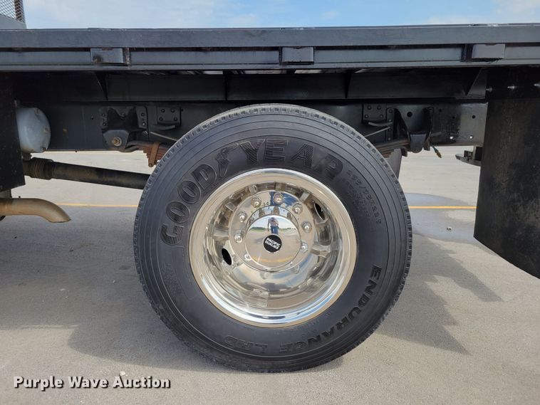 image for item DM8011 2004 Chevrolet C7500  Crew Cab flatbed truck