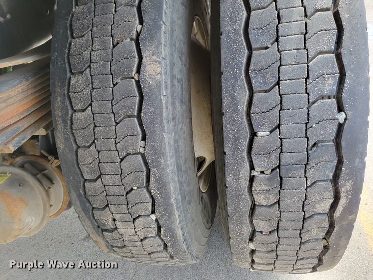 image for item DM8011 2004 Chevrolet C7500  Crew Cab flatbed truck