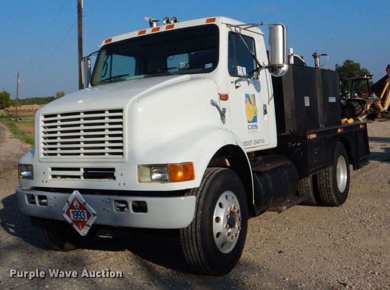 image for item DO1506 1999 International 8100  fuel / lube truck