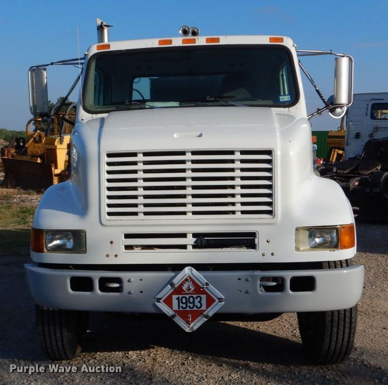 image for item DO1506 1999 International 8100  fuel / lube truck