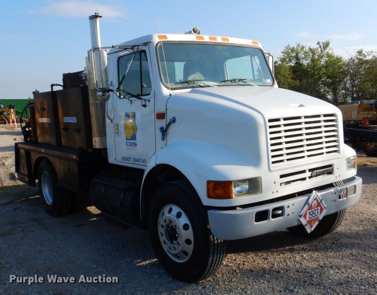 image for item DO1506 1999 International 8100  fuel / lube truck