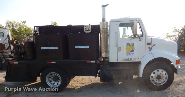 image for item DO1506 1999 International 8100  fuel / lube truck
