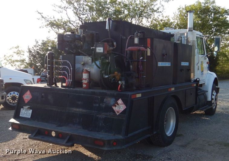 image for item DO1506 1999 International 8100  fuel / lube truck