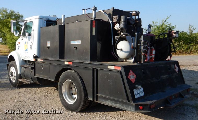 image for item DO1506 1999 International 8100  fuel / lube truck