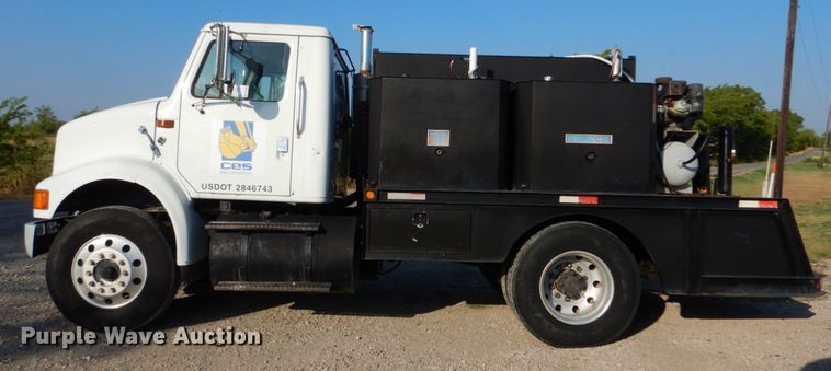image for item DO1506 1999 International 8100  fuel / lube truck