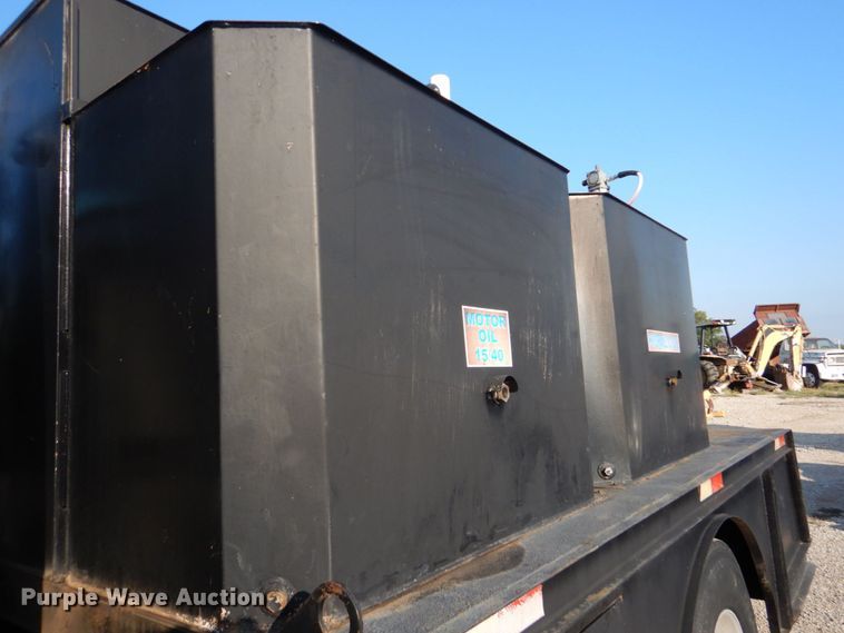 image for item DO1506 1999 International 8100  fuel / lube truck