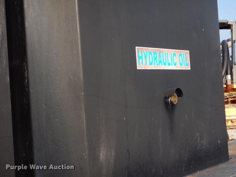 image for item DO1506 1999 International 8100  fuel / lube truck