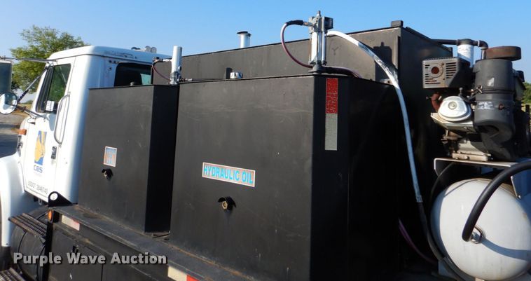 image for item DO1506 1999 International 8100  fuel / lube truck