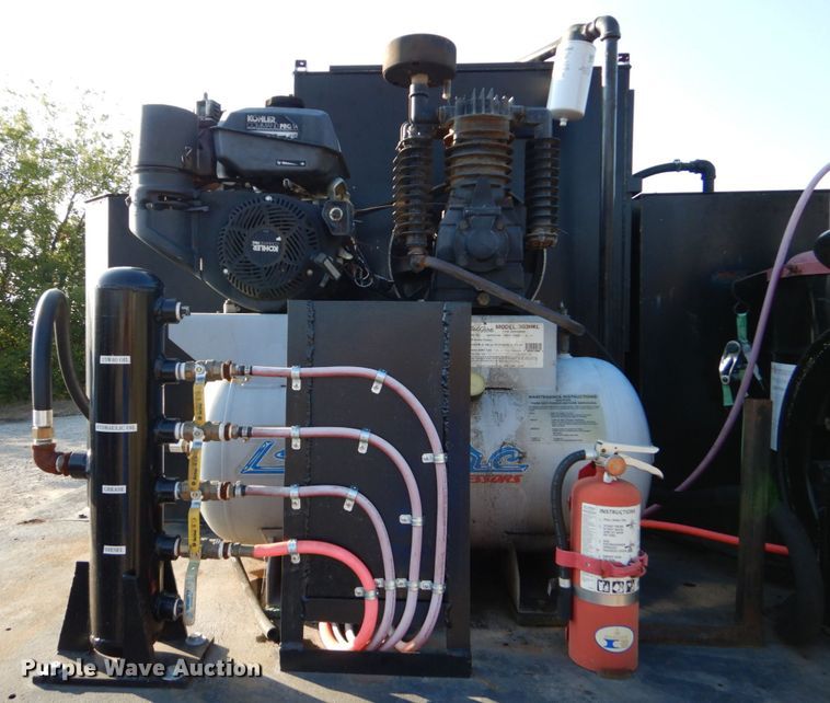 image for item DO1506 1999 International 8100  fuel / lube truck