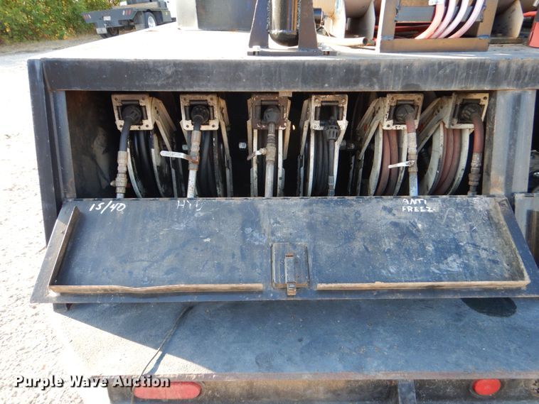 image for item DO1506 1999 International 8100  fuel / lube truck