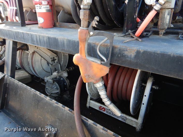 image for item DO1506 1999 International 8100  fuel / lube truck