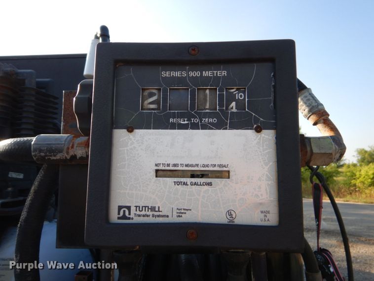 image for item DO1506 1999 International 8100  fuel / lube truck