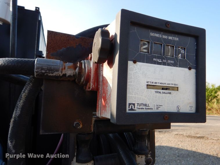 image for item DO1506 1999 International 8100  fuel / lube truck