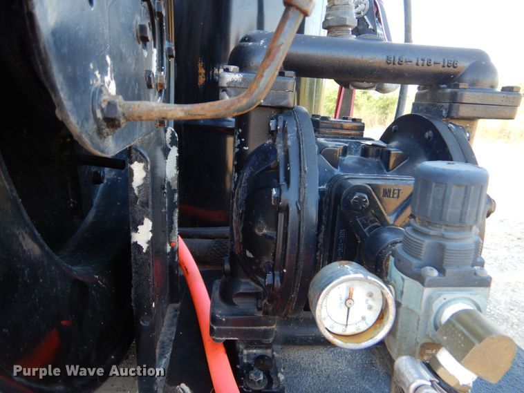 image for item DO1506 1999 International 8100  fuel / lube truck